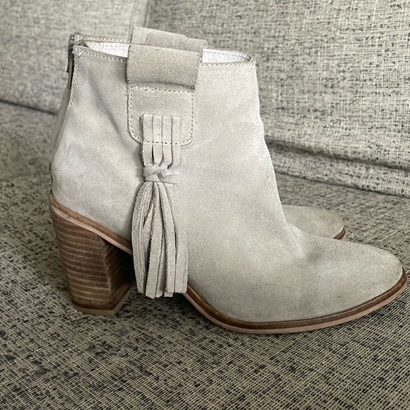 Seychelles Shoes - Seychelles Taupe Suede Boots Size 9